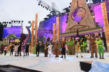 La XIII Gala de la Integración viste el escenario del Carnaval de La Tierra con el desfile de sus participantes/Lpcarnaval.